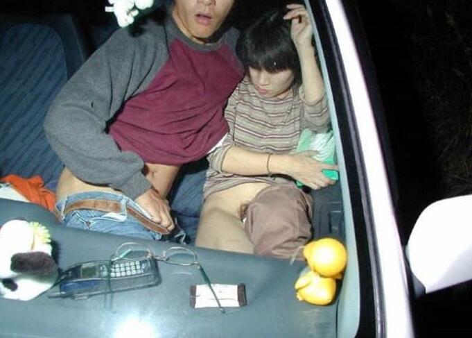 再講一下我閨蜜遇到的事情吧（也是暴力侵犯了被人...）我閨蜜在外地念大學(xué)，大一進學(xué)生會的時候有一個學(xué)長追她